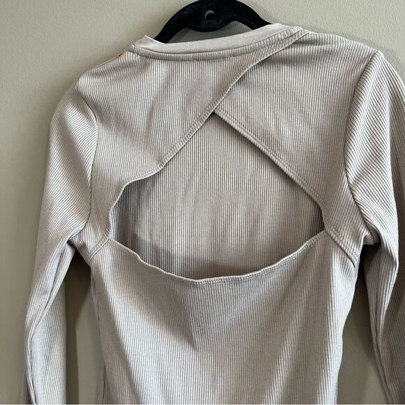 ✨ The Range NYC Women’s Cream Mass Rib Cross Back Long Sleeve Bodysuit Large - Picture 7 of 14